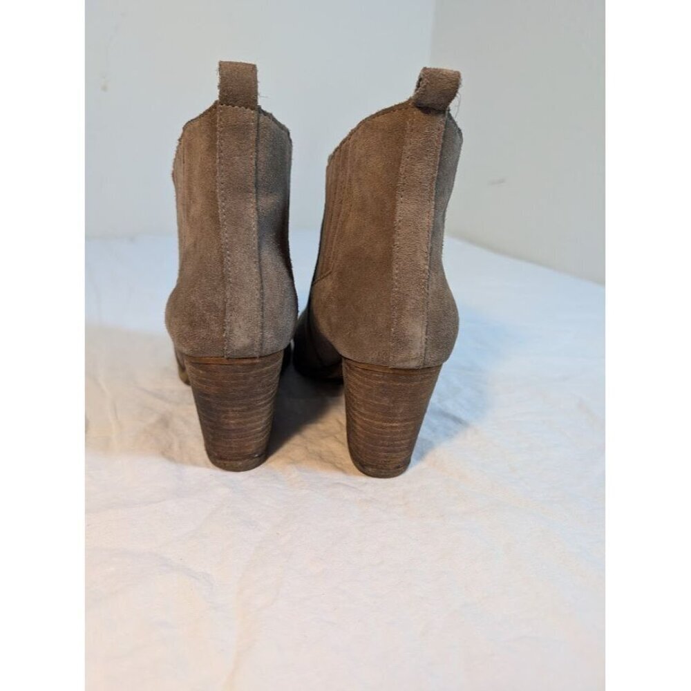 Crown Vintage women's size 11 beige suede leather ankle bootie, boots, tan - Picture 2 of 8